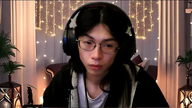 CrytinaSissyCrossdress online show from 04-21-26, 12:44