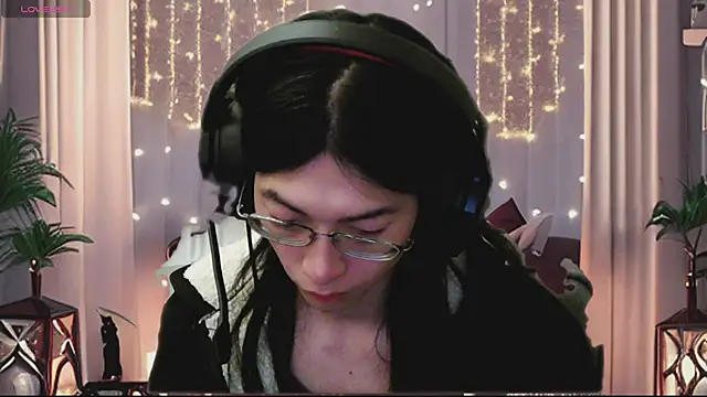 CrytinaSissyCrossdress online show from 04-23-26, 01:35