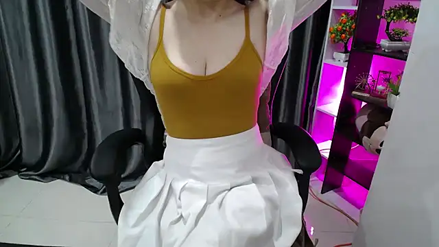 Snapshot of Yuki-yio chatting on 02-07-25, 01:25 Yuki-yio online show from 02-07-25, 01:25