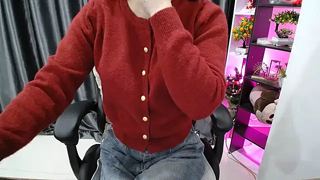Snapshot of Yuki-yio chatting on 02-17-25, 01:15 Yuki-yio online show from 02-17-25, 01:15
