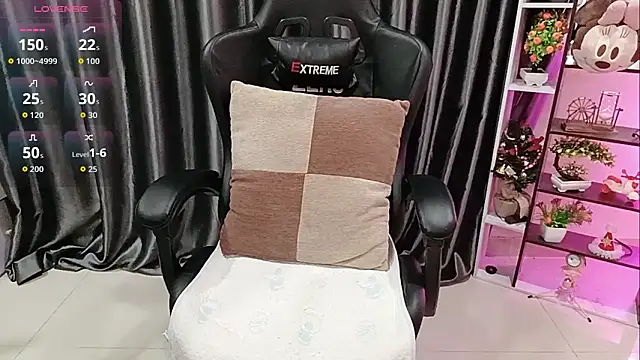 Yuki-yio online show from 10-20-25, 01:17