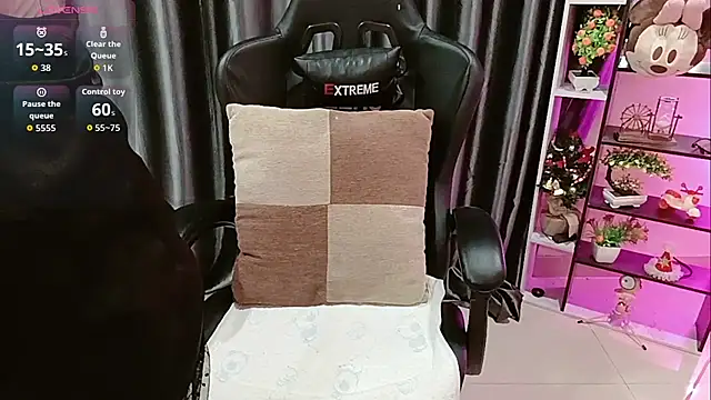 Yuki-yio online show from 11-22-25, 01:15