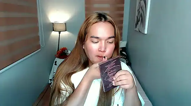 Snapshot of MoaningKylie chatting on 01-03-25, 03:49 MoaningKylie online show from 01-03-25, 03:49