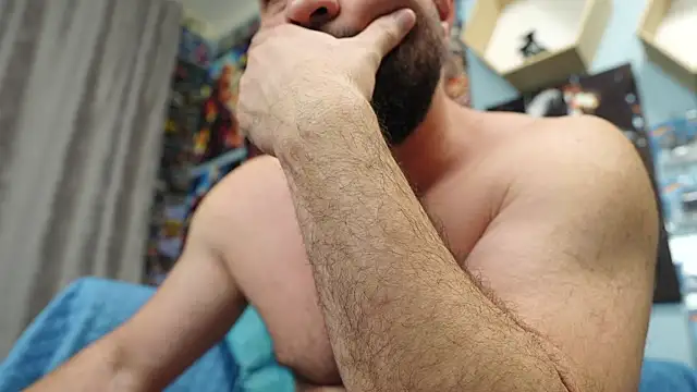 Snapshot of Muscle_Bear chatting on 11-18-25, 07:02 Muscle Bear online show from 11-18-25, 07:02