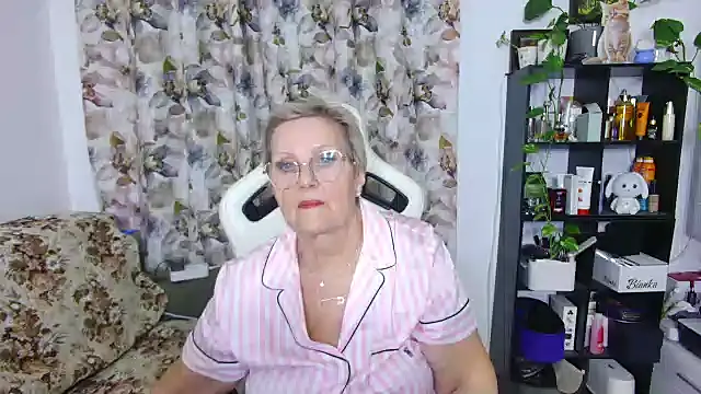 Snapshot of Selenna57 chatting on 02-14-25, 07:23 Selenna57 online show from 02-14-25, 07:23