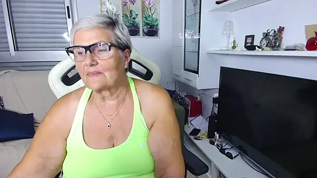 Snapshot of Selenna57 chatting on 07-15-26, 05:40 Selenna57 online show from 07-15-26, 05:40