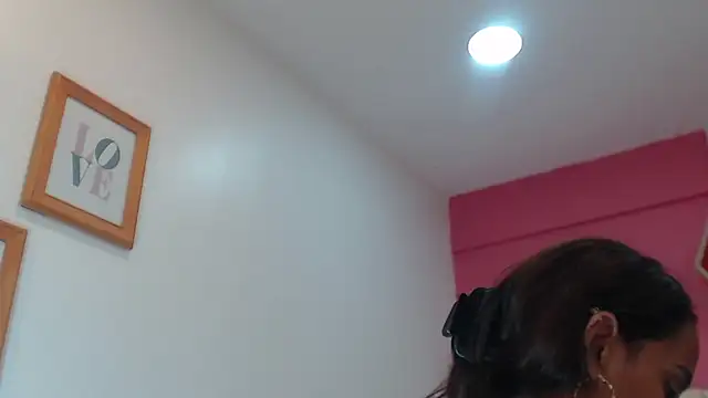 Snapshot of Amber_Moore chatting on 09-08-25, 03:55 Amber Moore online show from 09-08-25, 03:55