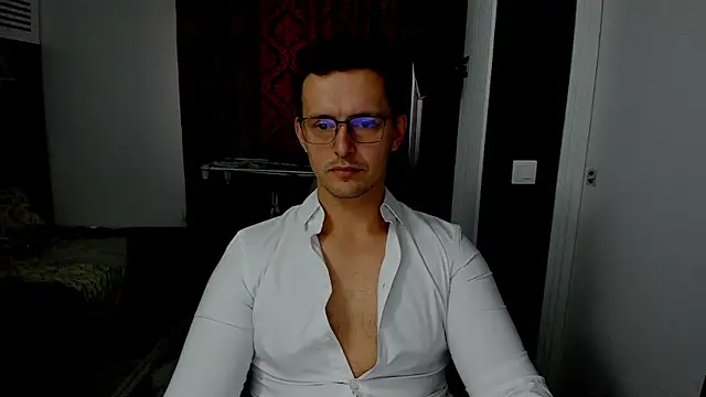 Snapshot of sexxymuscles4u chatting on 10-31-25, 08:48 sexxymuscles4u online show from 10-31-25, 08:48