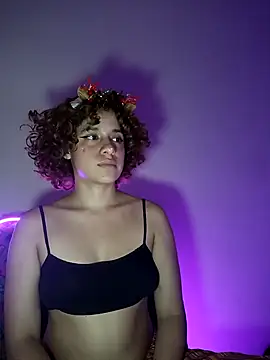 Snapshot of EmmaMelissa0521 chatting on 12-14-24, 01:39 EmmaMelissa0521 online show from 12-14-24, 01:39