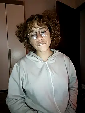 Snapshot of EmmaMelissa0521 chatting on 01-28-25, 01:29 EmmaMelissa0521 online show from 01-28-25, 01:29