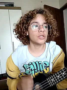 Snapshot of EmmaMelissa0521 chatting on 02-05-25, 04:47 EmmaMelissa0521 online show from 02-05-25, 04:47