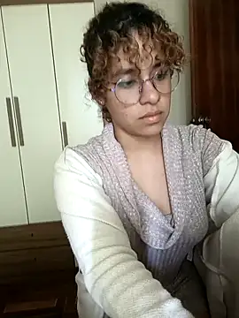 Snapshot of EmmaMelissa0521 chatting on 03-05-25, 06:45 EmmaMelissa0521 online show from 03-05-25, 06:45