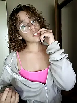 Snapshot of EmmaMelissa0521 chatting on 03-06-25, 06:26 EmmaMelissa0521 online show from 03-06-25, 06:26