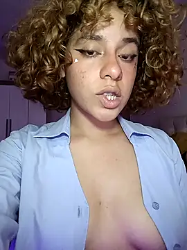 Snapshot of EmmaMelissa0521 chatting on 03-16-25, 10:53 EmmaMelissa0521 online show from 03-16-25, 10:53