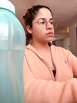 Snapshot of EmmaMelissa0521 chatting on 09-29-25, 05:51 EmmaMelissa0521 online show from 09-29-25, 05:51