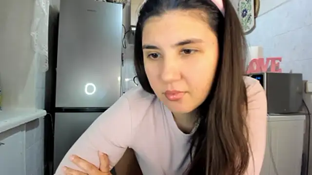 MiaMarrone online show from 12-19-25, 07:54