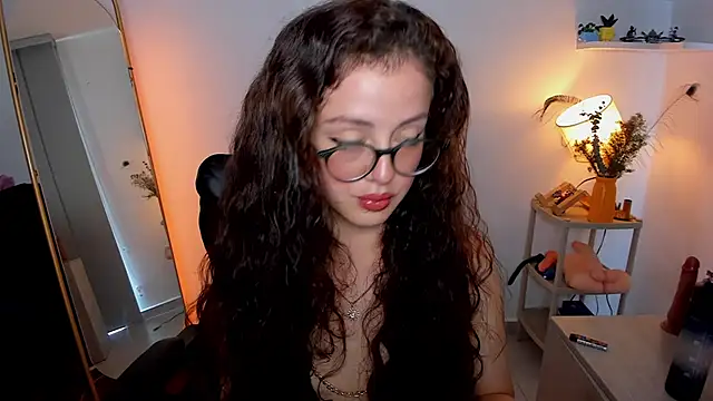 Cassandra Caiin online show from 11-19-25, 04:18