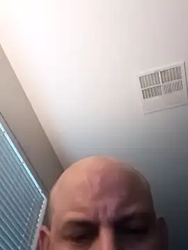 Snapshot of Dz702 chatting on 10-23-25, 02:05 Dz702 online show from 10-23-25, 02:05