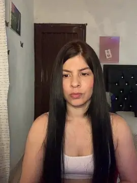 Estefani 32 online show from 07-20-26, 05:59