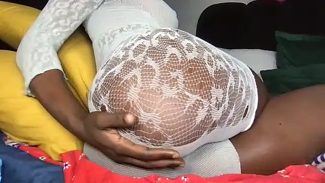 Snapshot of choco_petite chatting on 06-24-26, 03:49 choco petite online show from 06-24-26, 03:49