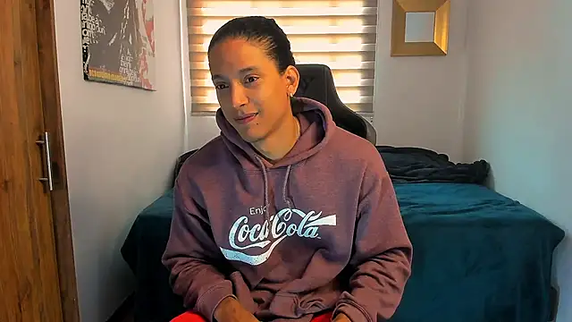 Snapshot of Liam_V chatting on 12-21-24, 03:20 Liam V online show from 12-21-24, 03:20