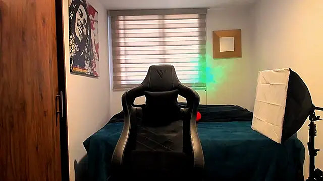 Snapshot of Liam_V chatting on 01-18-25, 02:44 Liam V online show from 01-18-25, 02:44