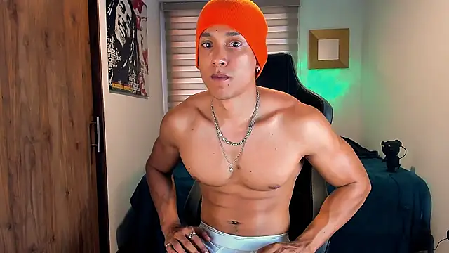 Snapshot of Liam_V chatting on 02-03-25, 08:57 Liam V online show from 02-03-25, 08:57