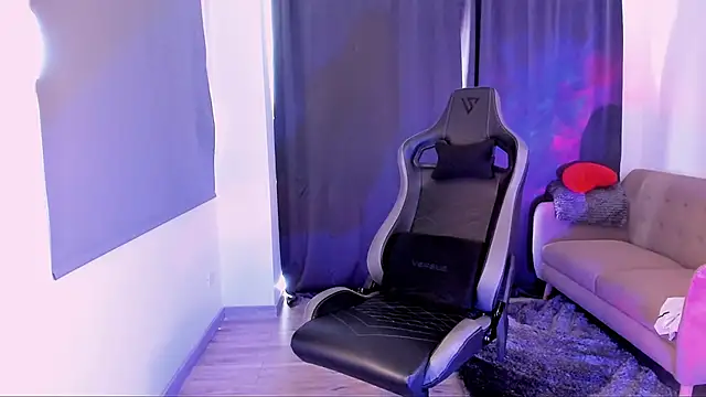 Snapshot of Liam_V chatting on 03-20-25, 07:57 Liam V online show from 03-20-25, 07:57