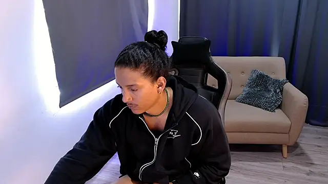 Liam V online show from 04-17-26, 01:47