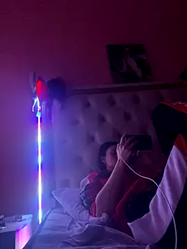 Flossy Vettie online show from 11-19-25, 03:34