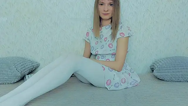 Snapshot of YourCaramel chatting on 01-17-25, 12:31 YourCaramel online show from 01-17-25, 12:31