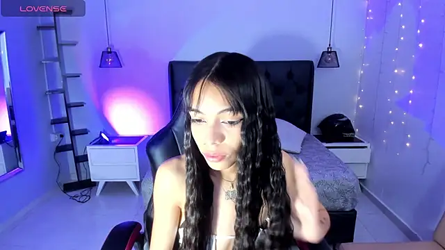 AMELIELEONE online show from 02-20-25, 12:15