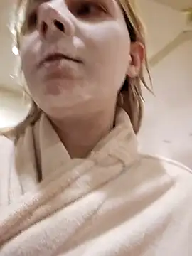 ScarletCallings420 online show from 02-18-25, 04:37