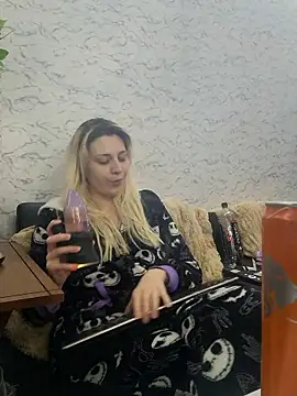 Snapshot of ScarletCallings420 chatting on 01-17-26, 02:05 ScarletCallings420 online show from 01-17-26, 02:05