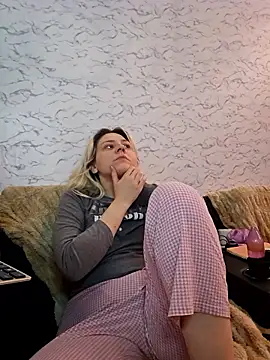 Snapshot of ScarletCallings420 chatting on 01-17-26, 02:11 ScarletCallings420 online show from 01-17-26, 02:11