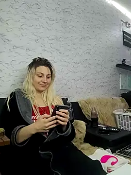 Snapshot of ScarletCallings420 chatting on 01-18-26, 03:43 ScarletCallings420 online show from 01-18-26, 03:43