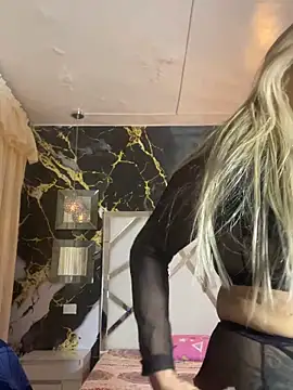 Snapshot of scarlett_sexx69 chatting on 10-13-25, 06:41 scarlett sexx69 online show from 10-13-25, 06:41