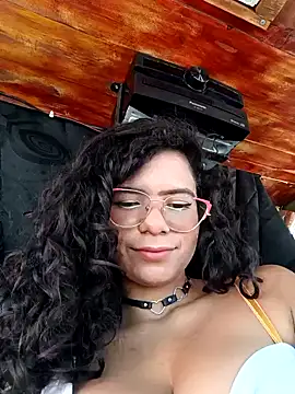 Snapshot of Simone_Miller chatting on 01-16-25, 04:28 Simone Miller online show from 01-16-25, 04:28