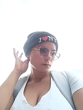 Snapshot of Simone_Miller chatting on 03-17-25, 04:11 Simone Miller online show from 03-17-25, 04:11