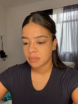 Snapshot of trianawhite chatting on 12-20-24, 03:31 trianawhite online show from 12-20-24, 03:31