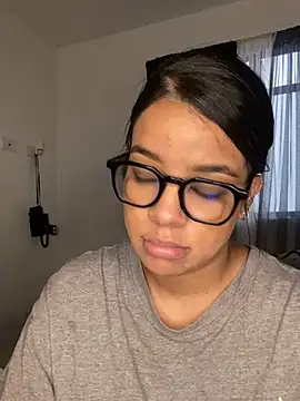 Snapshot of trianawhite chatting on 12-26-24, 07:16 trianawhite online show from 12-26-24, 07:16