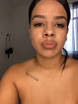 Snapshot of trianawhite chatting on 01-09-25, 04:28 trianawhite online show from 01-09-25, 04:28