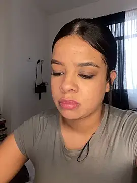 Snapshot of trianawhite chatting on 01-10-25, 03:48 trianawhite online show from 01-10-25, 03:48