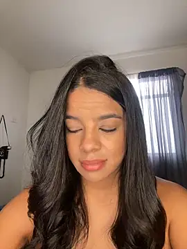 Snapshot of trianawhite chatting on 11-07-25, 03:45 trianawhite online show from 11-07-25, 03:45