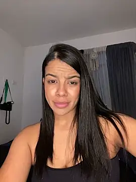 Snapshot of trianawhite chatting on 11-19-25, 12:32 trianawhite online show from 11-19-25, 12:32