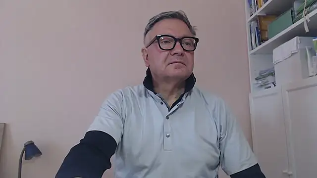 Snapshot of YOU6me chatting on 05-26-26, 08:43 YOU6me online show from 05-26-26, 08:43