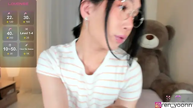 Snapshot of Ren_yoon chatting on 05-03-26, 06:30 Ren yoon online show from 05-03-26, 06:30