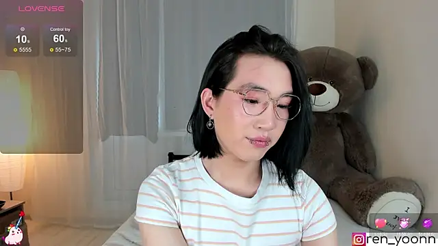 Snapshot of Ren_yoon chatting on 05-15-26, 05:25 Ren yoon online show from 05-15-26, 05:25