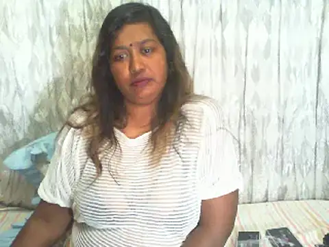 Snapshot of Mammabear_4u chatting on 01-08-25, 05:26 Mammabear 4u online show from 01-08-25, 05:26