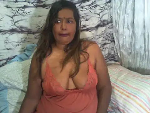 Snapshot of Mammabear_4u chatting on 02-06-25, 02:15 Mammabear 4u online show from 02-06-25, 02:15
